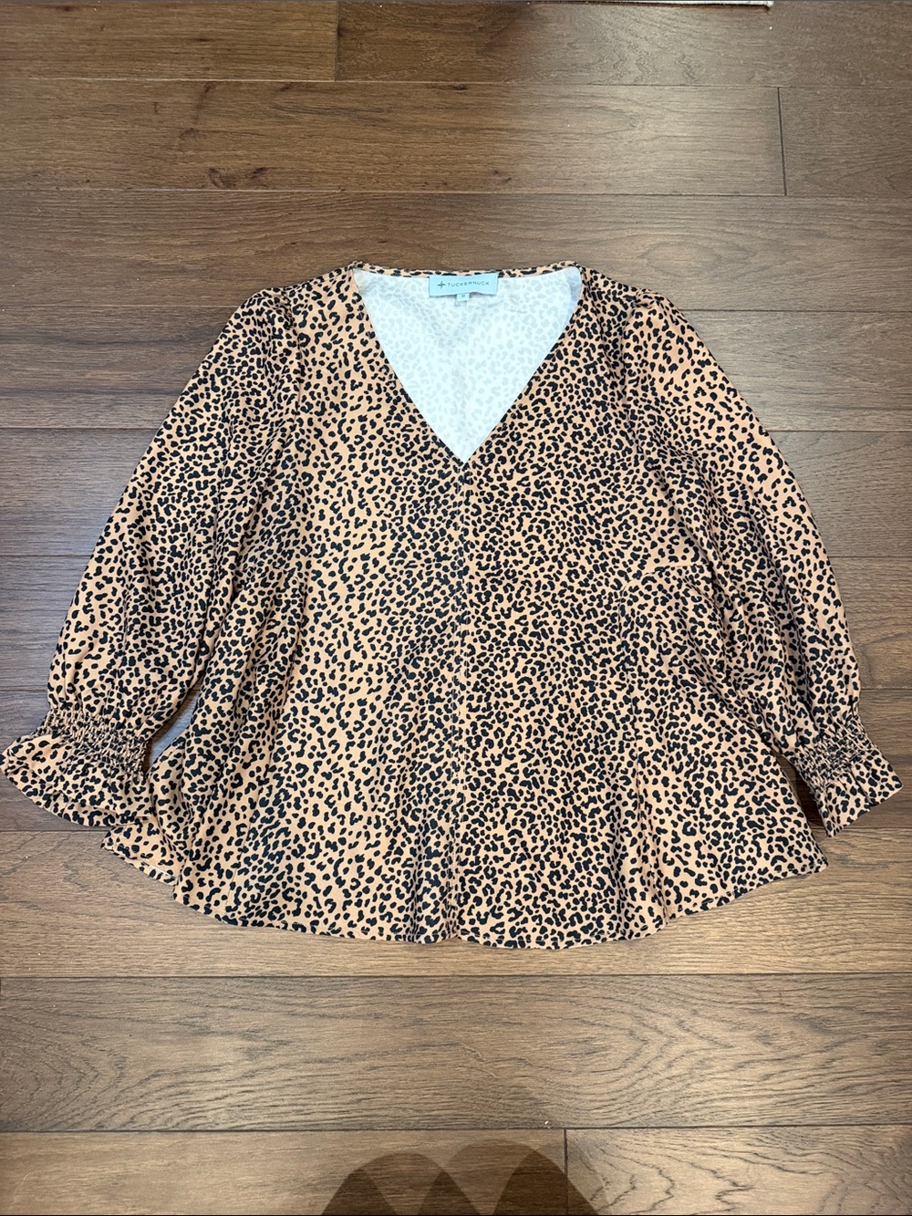 Tuckernuck Brown Animal Print V-Neck Blouse Size Medium - C1-E